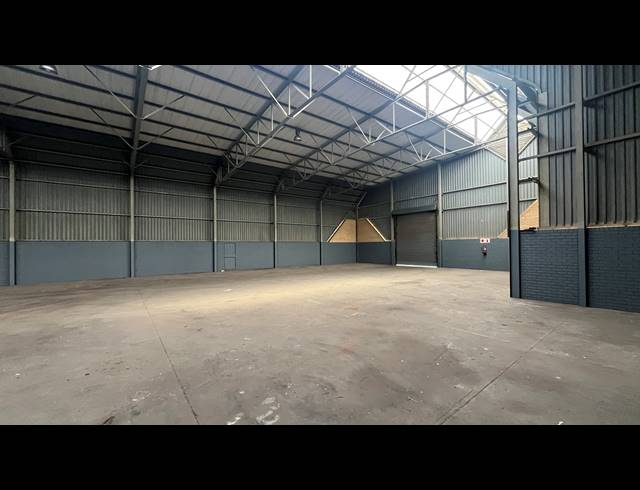 1,092M² WAREHOUSE TO LET IN SPARTAN